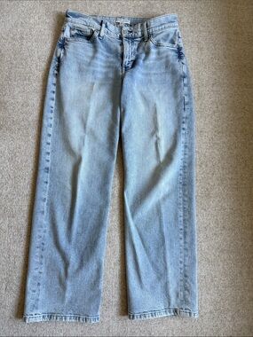 Banana Republic Mid-Rise 90s Loose Jean in Light Wash